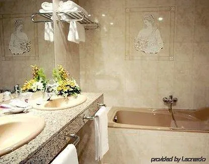 Yomo Imperial Hotel